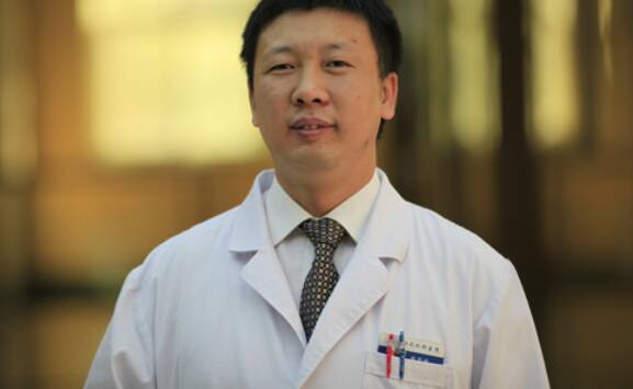 中国台湾大陆医美名医同台手术，示讲解面填部范充技术共学习